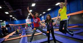 Primeiro parque de camas elásticas do país é inaugurado no interior de SP