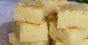 Bolo cremoso de queijo; veja o passo a passo para você fazer