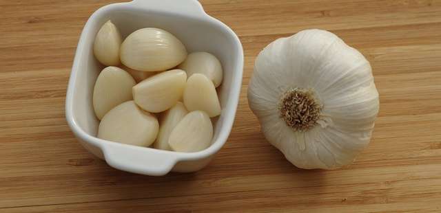 Patê de alho: prepare para um encontro com os amigos