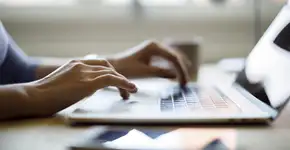 Empresa de tecnologia oferece cursos gratuitos para uso de Inteligência Artificial