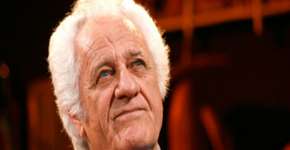 Rolando Boldrin declama poema para Dorival Caymmi