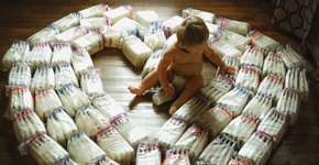 Mãe doa mais de mil saquinhos de leite materno para ajudar bebês