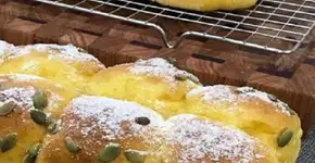 Brioche de abóbora supermacio e com calda irresistível de limão