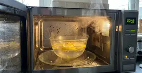 A receita perfeita para lavar o micro-ondas: brilhante em 2 minutos, sem depender do bicarbonato de sódio