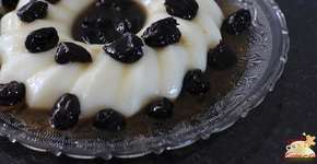 Manjar branco com calda de ameixa (sem leite condensado)