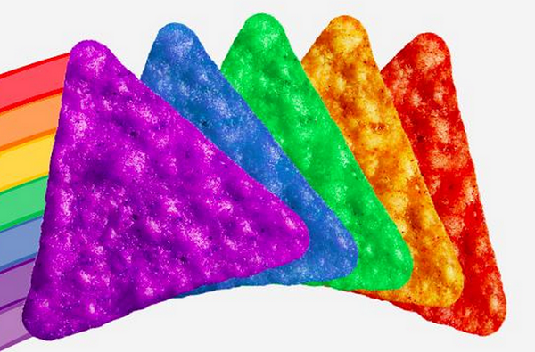 Os salgadinhos vêm com as cores da bandeira LGBT (Divulgação/Doritos)