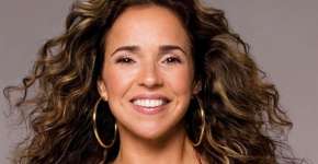 Daniela Mercury protesta com seios pintados no MASP