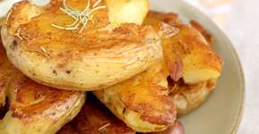 Batatas ao murro com casquinha crocante e extremamente saborosas