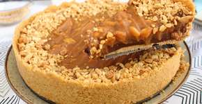 Como fazer torta de chocolate com caramelo de amendoim