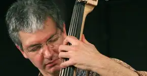 Contrabaixista no “Instrumental Sesc Brasil”