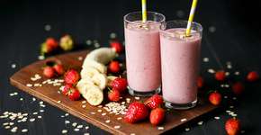 Aprenda a fazer um delicioso smoothie de morango e banana