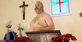 Templo na virgínia estimula fiéis a irem nus ao culto, e o pastor dá o exemplo