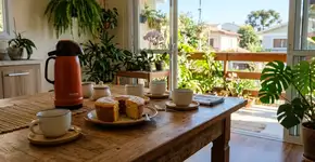 “Visita sem aviso e mesa sempre farta”: quais hábitos de hospitalidade brasileira estão se perdendo na vida moderna?