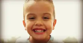 ‘Por que as bonecas só falam mamãe?’, pergunta menino de 4 anos à sua mãe