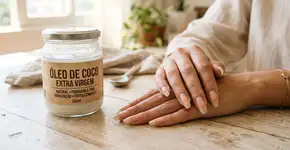 Como usar óleo de coco para fazer suas unhas crescerem de forma natural e rápida