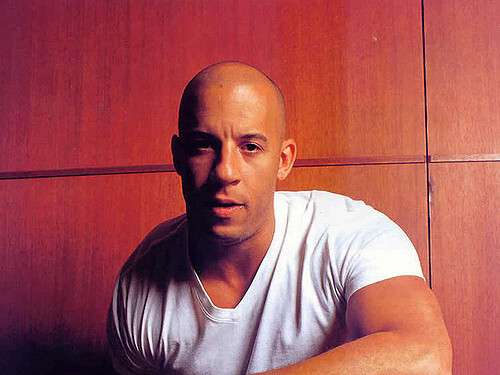 Já o astro norte-americano Vin Diesel, antes de mostrar os músculos em filmes de ação, usava sua força como segurança de balada em NY
