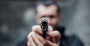 Decreto de Bolsonaro faz disparar procura por lojas de armas