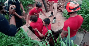 Menino tenta salvar cachorro e é levado pela chuva em SP