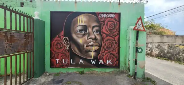 Passeios de tuk-tuk são ideais para explorar capital Willemstad