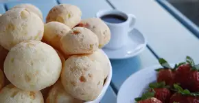 Pão de queijo muito fácil com 3 ingredientes
