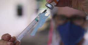 Para conseguir comprovante sem se vacinar, mulher agride voluntária no Rio