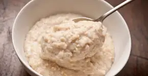 Mingau de aveia: cremosidade e sabor no café da manhã!