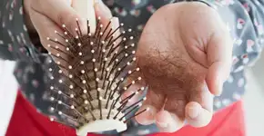 Saiba como evitar queda de cabelo, suas causas e tratamentos