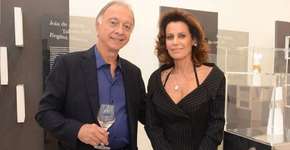 Casal que recebeu 3ª dose possui empresas de luxo e foto em ato contra Dilma