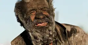 Este homem não toma banho há 63 anos