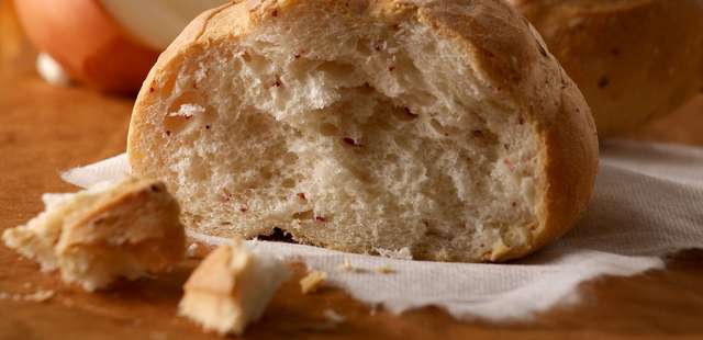 Pão de cebola caseiro: fofinho e cheio de sabor!