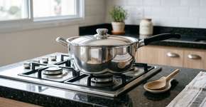 Vai brilhar em 5 minutos: 5 truques para limpar a panela de alumínio da gordura acumulada sem esforço