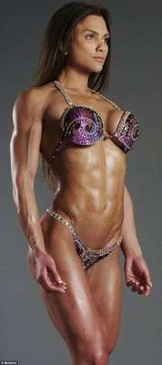 Ex-anoréxica ganha 32 kg ao se tornar fisiculturista