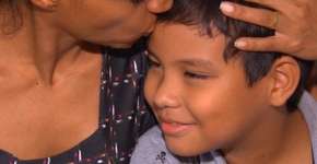 Menino pede cirurgia para mãe em cartinha ao Papai Noel e consegue