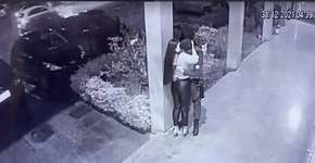 Câmeras flagram PMs na ‘pegação’ de fim de ano