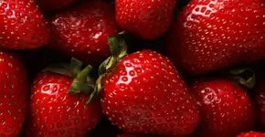 Consumir morango ajuda a reduzir o risco de demência
