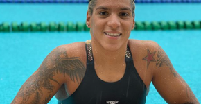 Ana Marcela Cunha vence maratona aquática e leva o ouro