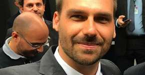 Eduardo Bolsonaro posta vídeo de criança com arma nas mãos