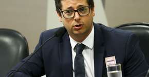 Chefe da Secom recebe dinheiro de Band e Record, diz jornal