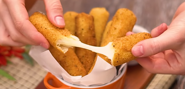 Com pão de forma e queijo, você faz um lanche que parece de padaria