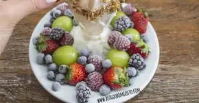 Coma sem culpa: Milk Shake Light na taça ‘suja’ de iogurte grego