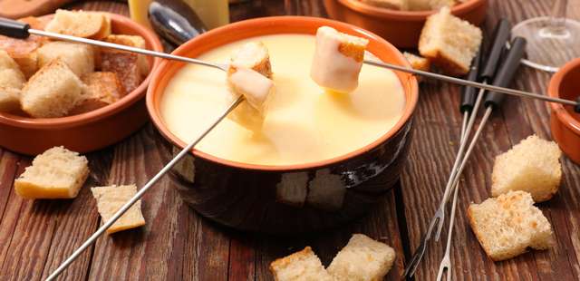 Receita de fondue de queijo para esquentar o inverno