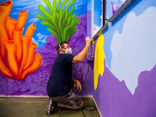 A visita de Jason Hulfish  foi um prêmio oferecido pela Smile Train