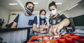 Projeto leva oficinas de programação a alunos da zona norte de SP