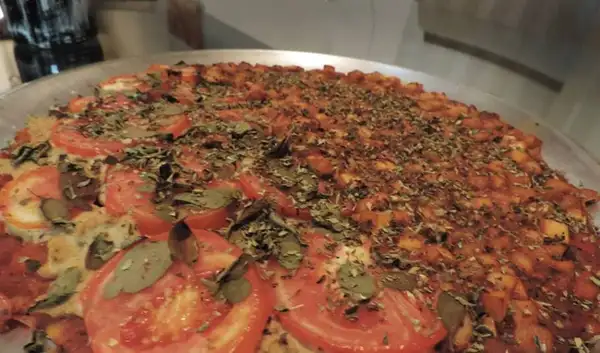 Rodízio leva 16 pizzas, doces e salgadas, sem produtos de origem animal 