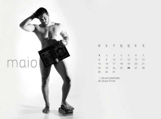 O calendário visa arrecadar dinheiro para a construção da biblioteca (Divulgação)