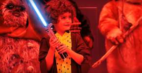 Crianças fofas participam de pegadinha com personagens de ‘Star Wars’