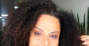 Viviane Araújo é criticada ao postar trecho de marchinha em foto