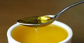 Ministério emite alerta e suspende a venda de 12 marcas de azeite; veja quais