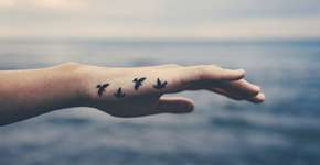 Tatuagem delicada: estúdio dá até 60% OFF em desenhos exclusivos