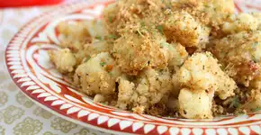 Couve-flor à la polonaise perfumada e deliciosa